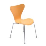 Vlinderstoel Fritz Hansen S7 licht oranje