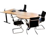 Hoekbureau / directiebureau met vergaderdeel